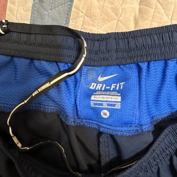 Nike running shorts - Picture 2 of 3